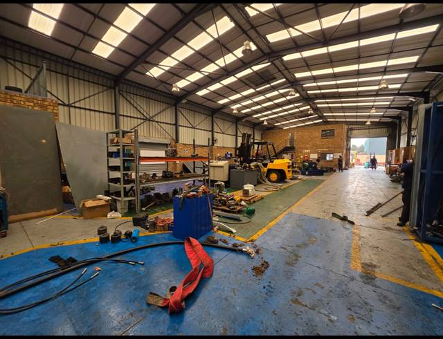 720M² WAREHOUSE TO LET IN RAND LEASE